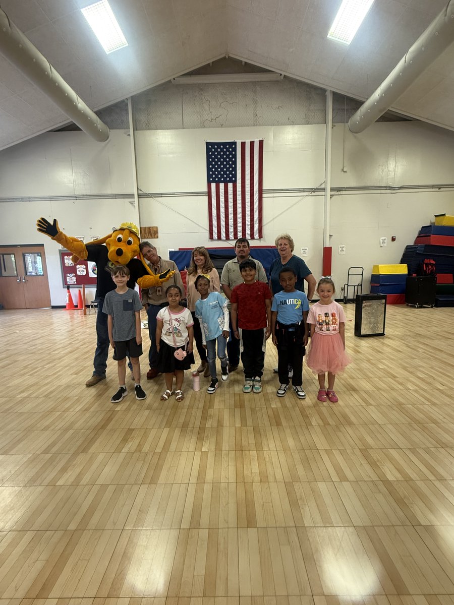 DiggerDog811's tweet image. Digger, Ms. Maria, Georgia Power and City of Lawrenceville Damage Prevention and Risk Management attended Career Day at Cooper Elementary School! diggerdog811.com/?p=5412 
@GA811 @WJCooperES @gwiinettschools @GeorgiaPower @georgiadeptofed @GAESPrincipals @gaelassoc @gsbacomm