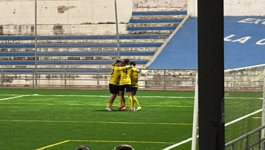 Goooooooolll ahora si min 40 Jandra tras disparo lejano de Luis Casas 

CD Vilches 0-1 BEGIJAR CF 

#50AñosDeHistoria 

💛🖤