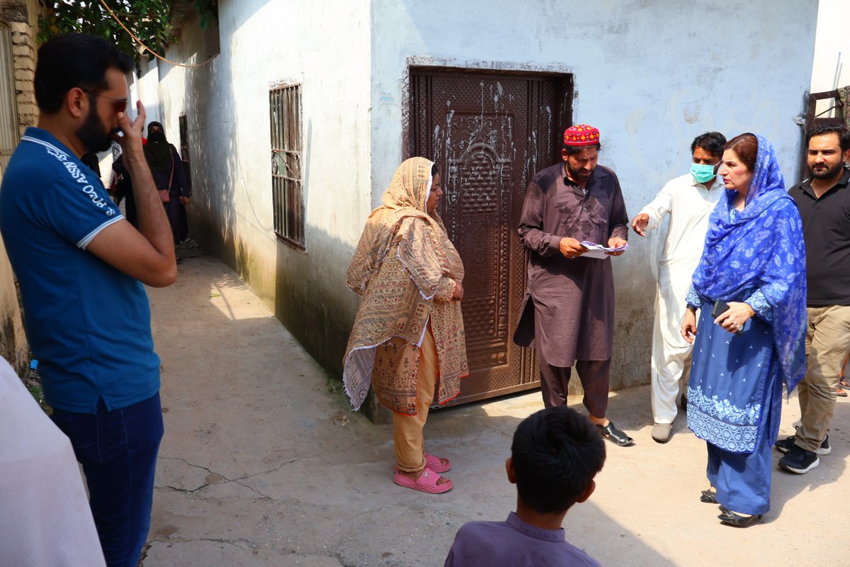 DhoIslamabad's tweet photo. Dr. Syeda Rashida Batool, District Health Officer Islamabad, visited Union Council Bara Kahu to review vector surveillance activities, give directions to field teams, and meet with the local community. https://t.co/TUlP6FJ1ON
