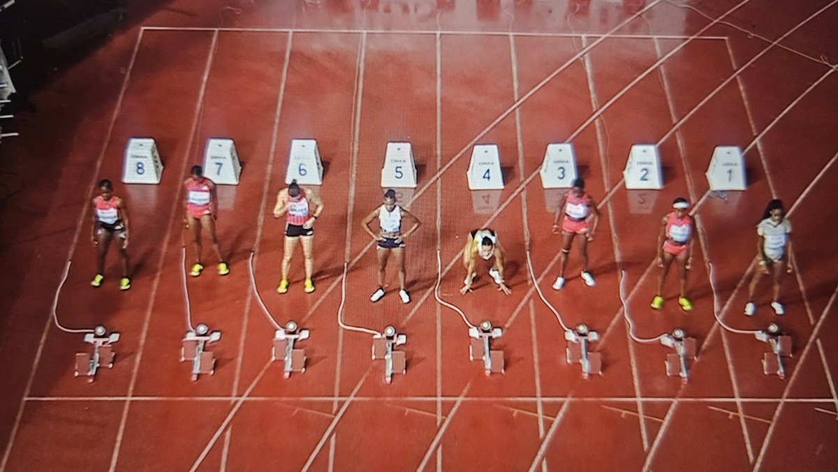 TopatletiekLive's tweet photo. YES❗️Nadine Visser wint in Lausanne de Diamond Leaguewedstrijd op de #100mhrd. In de stromende regen verslaat ze de wereldtop met 12.45 (-0,5 m/s)❣️ https://t.co/WOJoO3MHzd