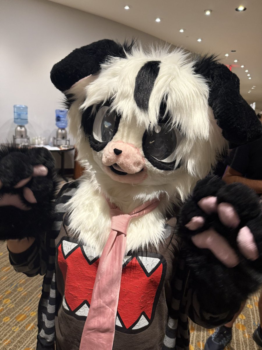 hai everyone!! srry for the lack of art :d been busy with irl stuff and my motivation has been rlly bad but i am slowly working on some more art :D 
i also attended my first furry con texas furry siesta 👀 it was sm fun!!
tysm to everyone for sticking by ^_^