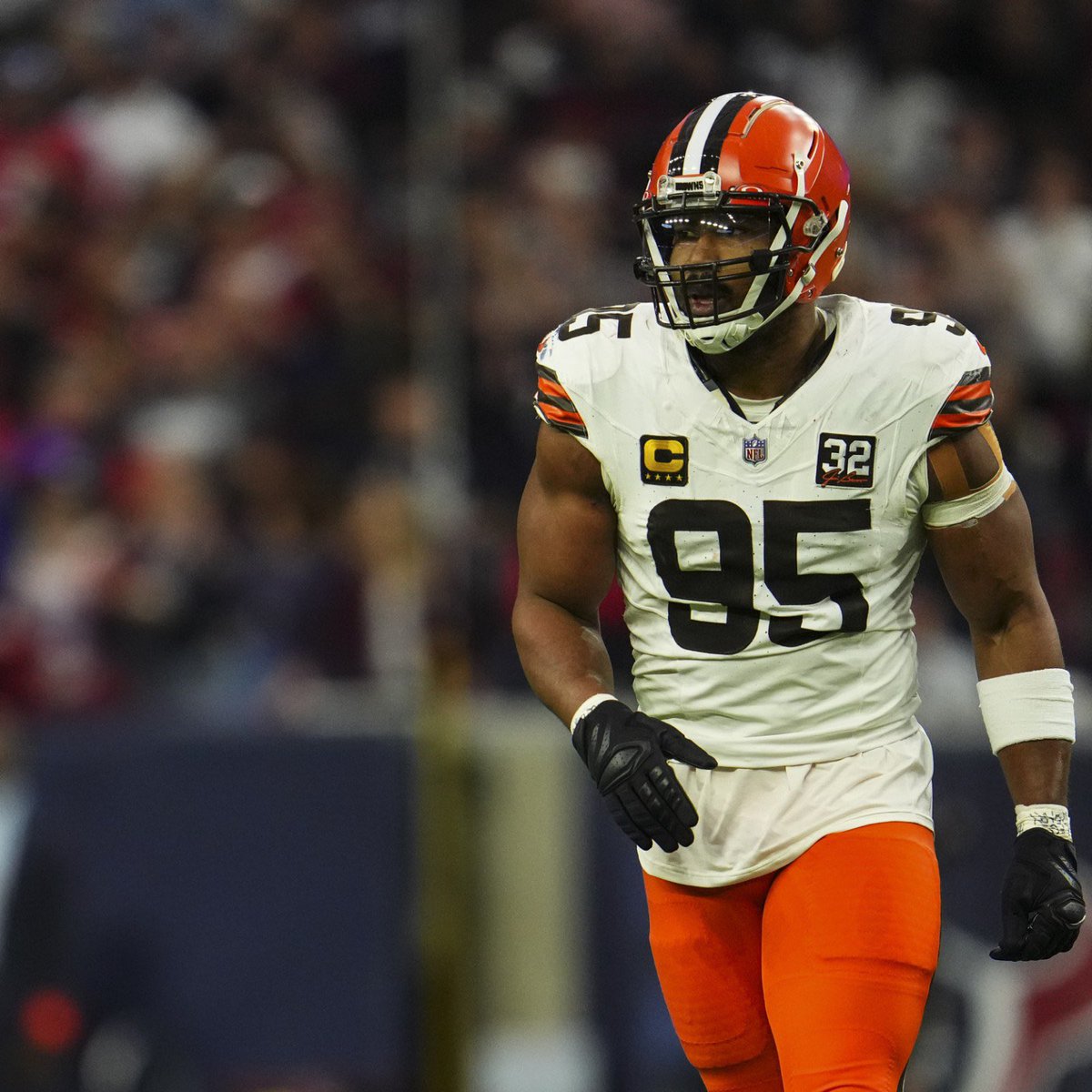 MLFootball's tweet image. WHO IS THE BETTER #NFL PASS RUSHER…?

❤️ for T.J. Watt
🔁 retweet for Myles Garrett

🧐