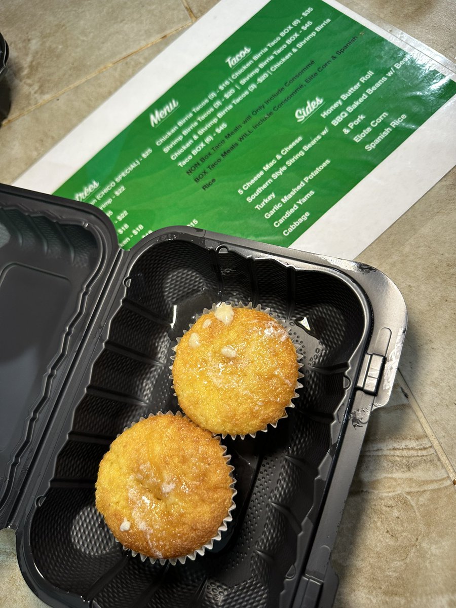 📍 yai &amp; toya's cuisine
smothered turkey wings + gravy, maple lamb chops, crabcake egg rolls, honey butter cornbread muffins