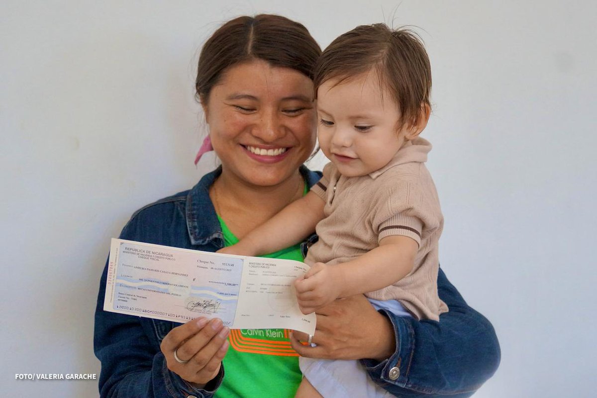 👉🏻Más imágenes de la Entrega de las Becas Universitarias del Pueblo en la UNAN-Managua ❤️🖤🇳🇮
¡Más victorias educativas! 
#Nicaragua #4619Victoriosos #SomosRed #4619SiempreMásAllá