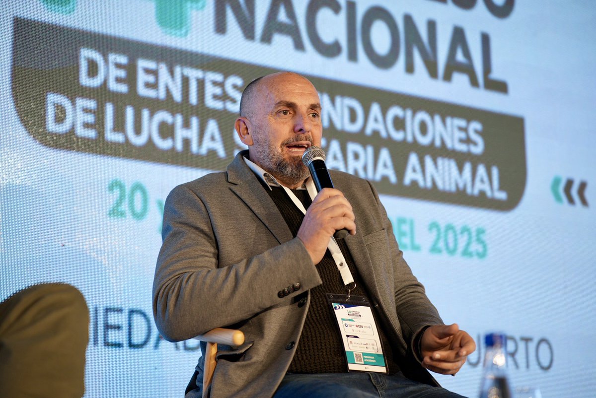 CRAprensa's tweet photo. 🐂 14º Congreso de Entes y Fundaciones de Lucha Sanitaria Animal
#PANEL2 | Ganadería y mercados europeos: verificación de campos libres de deforestación.
Marcelo Calle | Secretario de Ganadería | Ministerio de Bioagroindustria y Ernesto Messina | CRA. https://t.co/8qa2U95DYr