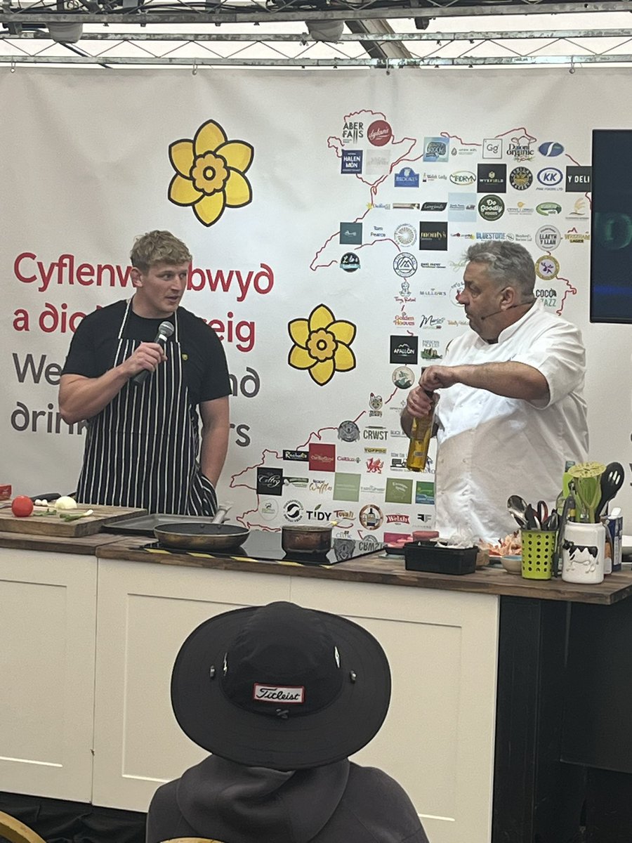 walkley78's tweet photo. Cracking day at the Pembrokeshire show today, Jac Morgan in his ambassador role for Celtic Pride beef, 🏴󠁧󠁢󠁷󠁬󠁳󠁿 🦁 🥩 https://t.co/VapWdBfoMf