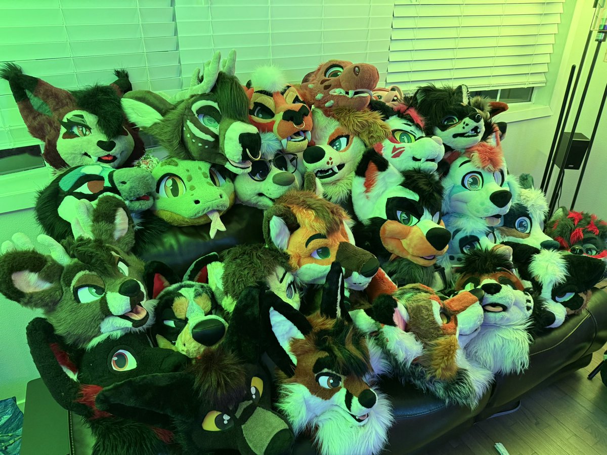 AnejoYote's tweet image. Pretty good party to kick off the September Gauntlet of Cons!