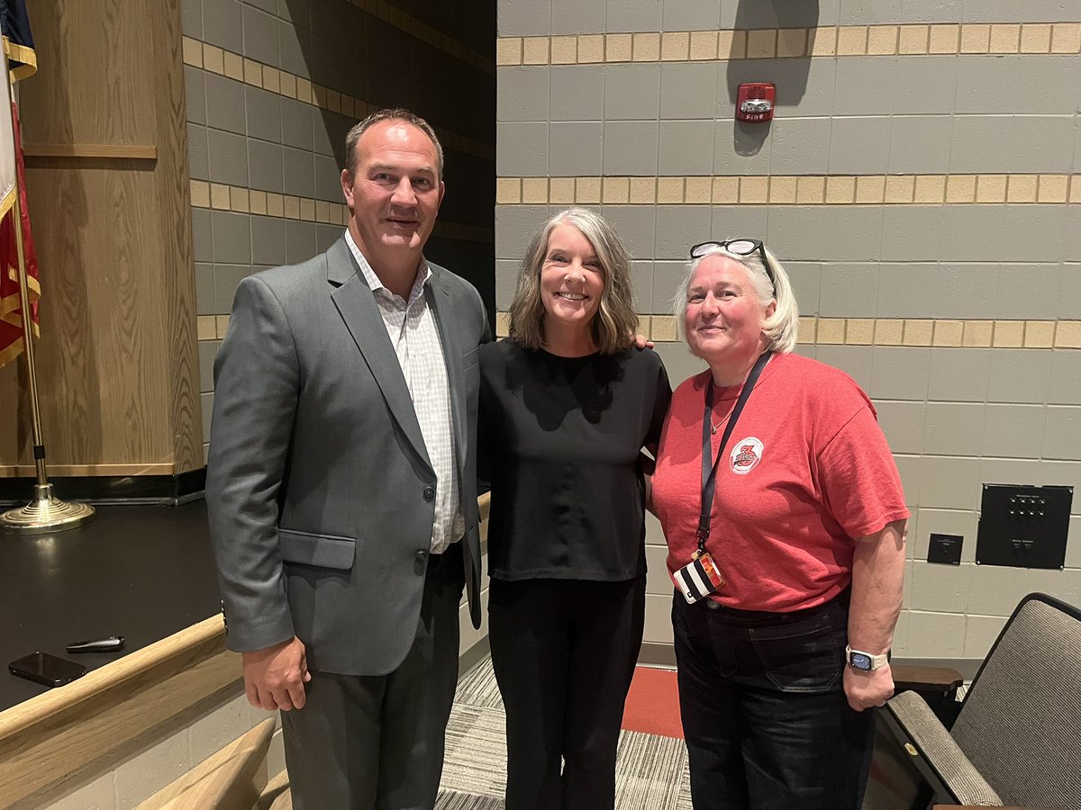 A huge thank you to Dr. Tina H. Boogrenfor joining us to kick off our school year! Her message on educator wellness and self-care was inspiring, practical, and exactly what we needed to start strong.
<a href="/THBoogren/">Tina H. Boogren, PhD</a> 

#proud2bFD
