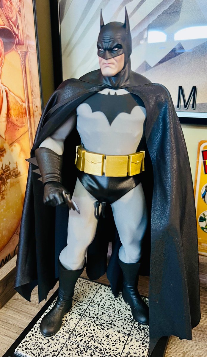 Alex Ross-style Batman 1/6 scale figure by SSR: