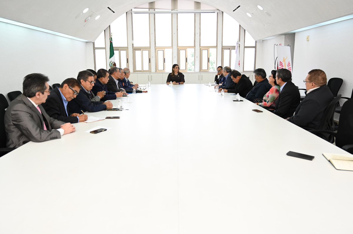 Alessandra Rojo de la Vega (@alessandrardlv) on Twitter photo Hoy recibí a periodistas en <a href="/AlcCuauhtemocMx/">Alcaldía Cuauhtémoc</a> , porque aquí todas las voces cuentan.
En Cuauhtémoc defendemos el derecho a informar, a cuestionar y a disentir, porque sólo así se construye una sociedad libre y justa.
Aquí creemos en la libertad de expresión. Hoy recibí a periodistas en <a href="/AlcCuauhtemocMx/">Alcaldía Cuauhtémoc</a> , porque aquí todas las voces cuentan.
En Cuauhtémoc defendemos el derecho a informar, a cuestionar y a disentir, porque sólo así se construye una sociedad libre y justa.
Aquí creemos en la libertad de expresión.