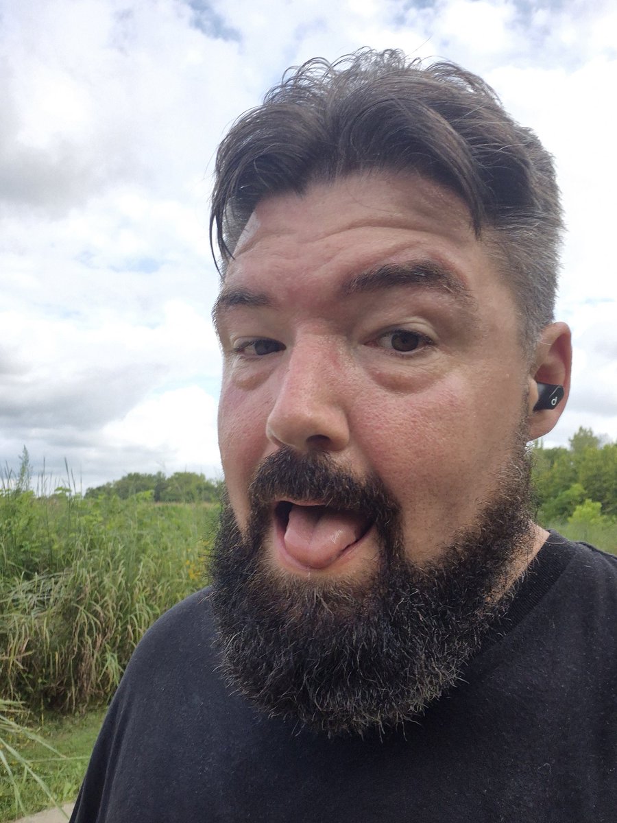 quickneasycat's tweet photo. Live updates on my first 10 mile "run"? Run in quotations because its more of a slog. Eat my booty if your judgin. 2 miles down... https://t.co/FkPEpCwEB1