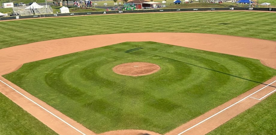 Advanced Sports Turf (@atssportsturf) on Twitter photo From slowing down turf growth to giving herbicides an extra kick, ATS rep <a href="/BreukerTurf/">Kevin Breuker</a> shares a few ways that field managers can prepare for fall: bit.ly/3J20pkM. From slowing down turf growth to giving herbicides an extra kick, ATS rep <a href="/BreukerTurf/">Kevin Breuker</a> shares a few ways that field managers can prepare for fall: bit.ly/3J20pkM.