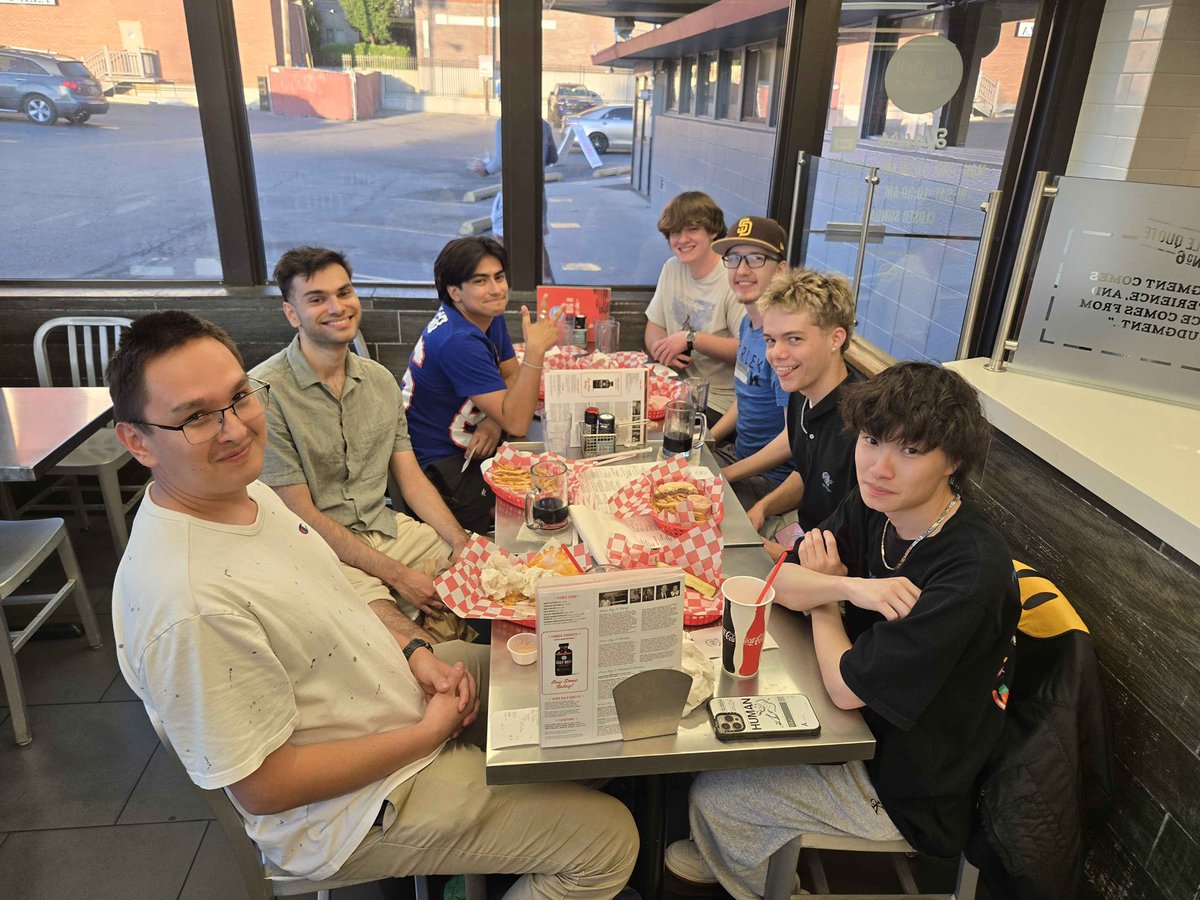 şęąň çħįķ 555 tweet media