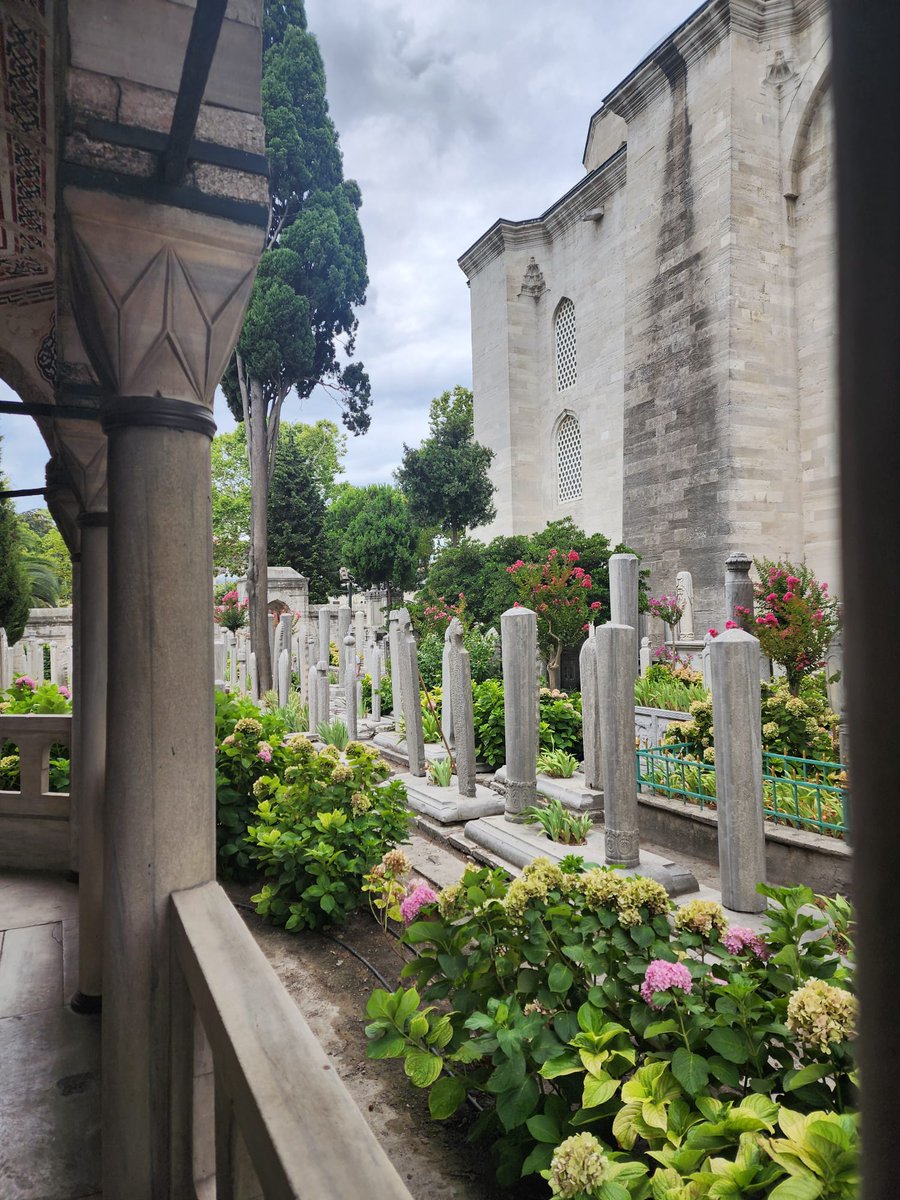 “Güldüren de O’dur, ağlatan da. Öldüren de O’dur, yaşatan da.”  

Necm Suresi 43, 44