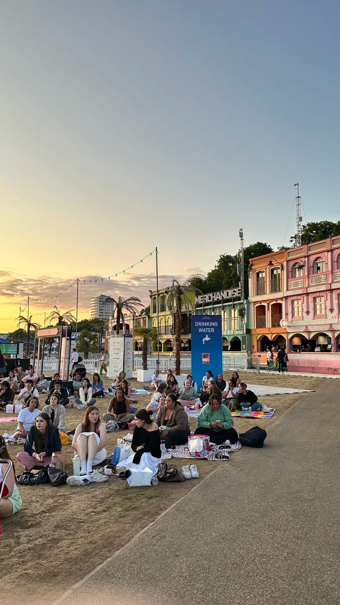 Bexe2142's tweet image. An evening in the city’s hustle 🌆🚶‍♂️✨ lights flicker, footsteps race, yet peace hides within the chaos and moving crowd 🌃💫