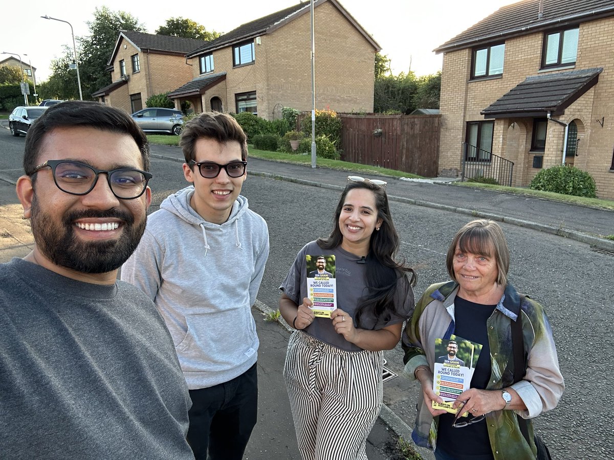 Lovely night out campaigning in Darnley for <a href="/theSNP/">The SNP</a>! 

#ActiveSNP #VoteSNP