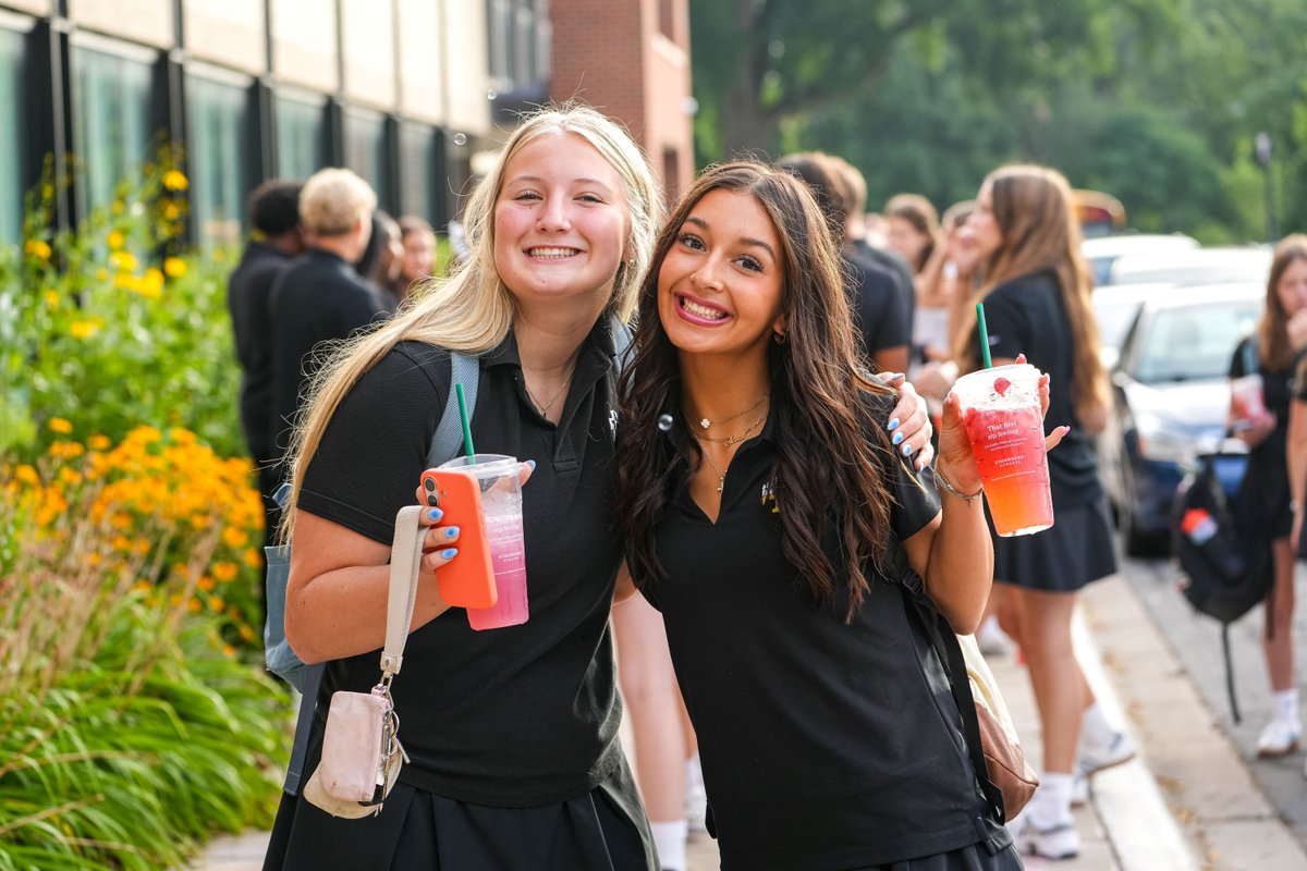 DLSislanders's tweet photo. Happy first day of school to all of our amazing students and families! Weβre so excited to welcome everyone to the Island! ποΈ
#IslanderPride https://t.co/zi71fMpgTU