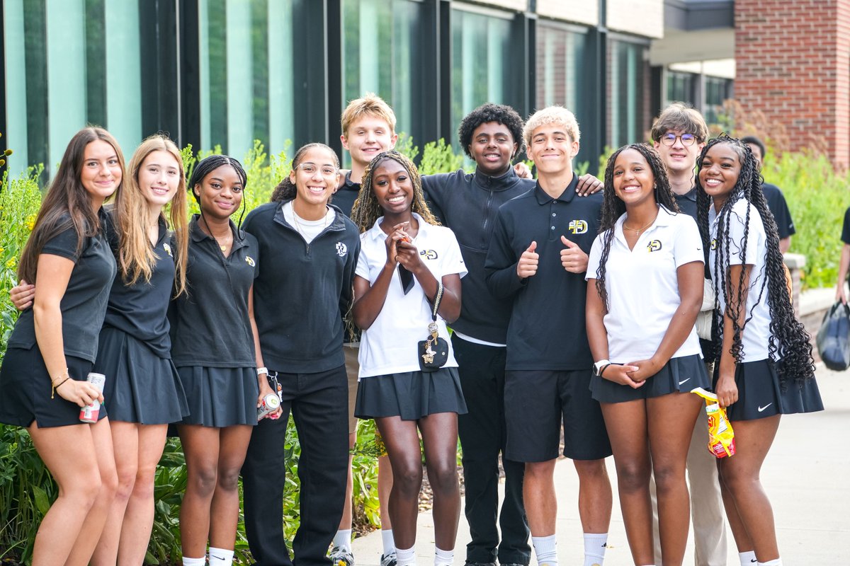 DLSislanders's tweet photo. Happy first day of school to all of our amazing students and families! Weβre so excited to welcome everyone to the Island! ποΈ
#IslanderPride https://t.co/zi71fMpgTU