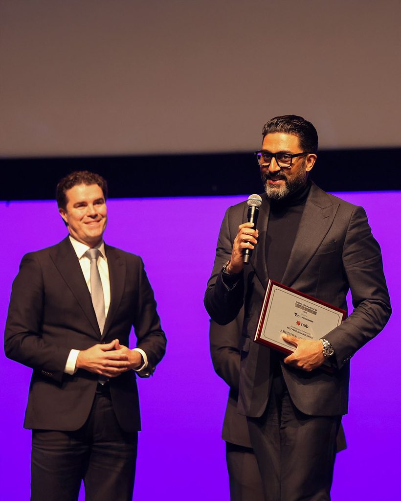 AforRudr's tweet image. A star not just for the screen but for the spirit he carries! ✨🔥
@juniorbachchan at #IFFM2025 — charm, grace &amp;amp; recognition all in one frame. 💕📸
#AbhishekBachchan @SrBachchan Sir