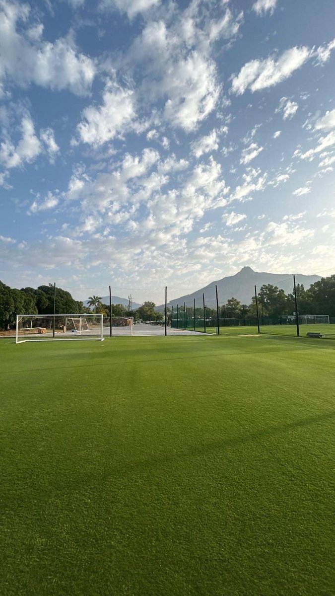OrlandoOA's tweet photo. Few months in Spain done, grateful for opportunity to do pre season there ✅⚽️

Landed back in London and ready to go. Available for the rest of the season 📥 https://t.co/DLkD5dtqT9