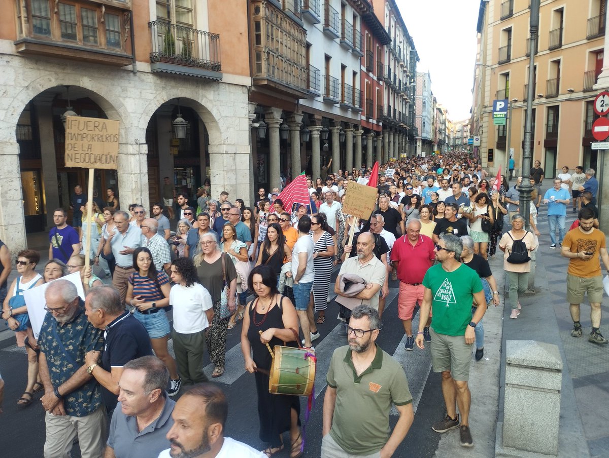Juan13Navarro's tweet photo. Fuentes de la Policía calculan que unas 1.500 personas se han reunido en Valladolid en la manifestación contra la gestión forestal de la Junta de Castilla y León. https://t.co/S0aIvhyNhN