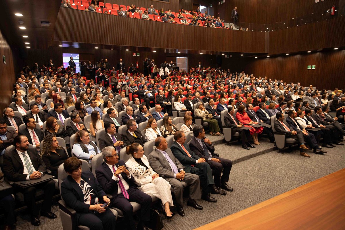 Poder Judicial Edomex (@pjedomex) on Twitter photo El #PJEdomex entregó 272 constancias y refrendo de certificación a personas facilitadoras privadas de todo el país.
Al encabezar la entrega, el Magistrado Presidente <a href="/FernandoDiazJ/">Fernando Díaz Juárez</a>, enfatizó que cada Mediador y Mediadora hace posible la cultura de la gestión del conflicto, El #PJEdomex entregó 272 constancias y refrendo de certificación a personas facilitadoras privadas de todo el país.
Al encabezar la entrega, el Magistrado Presidente <a href="/FernandoDiazJ/">Fernando Díaz Juárez</a>, enfatizó que cada Mediador y Mediadora hace posible la cultura de la gestión del conflicto,