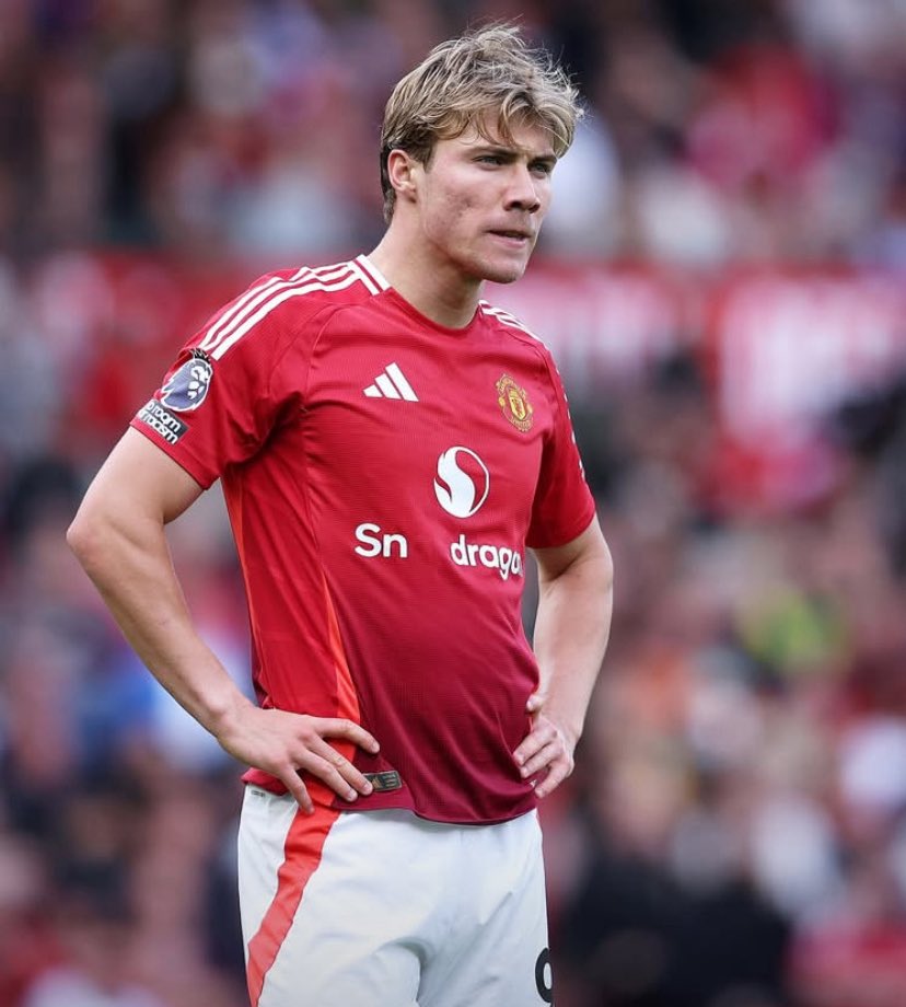 🚨 Rasmus Højlund is KEEN on a move to Napoli while he also WANTS guarantees to stay at the club in the future, not a simple loan. Negotiations ongoing. #MUFC [<a href="/FabrizioRomano/">Fabrizio Romano</a>]