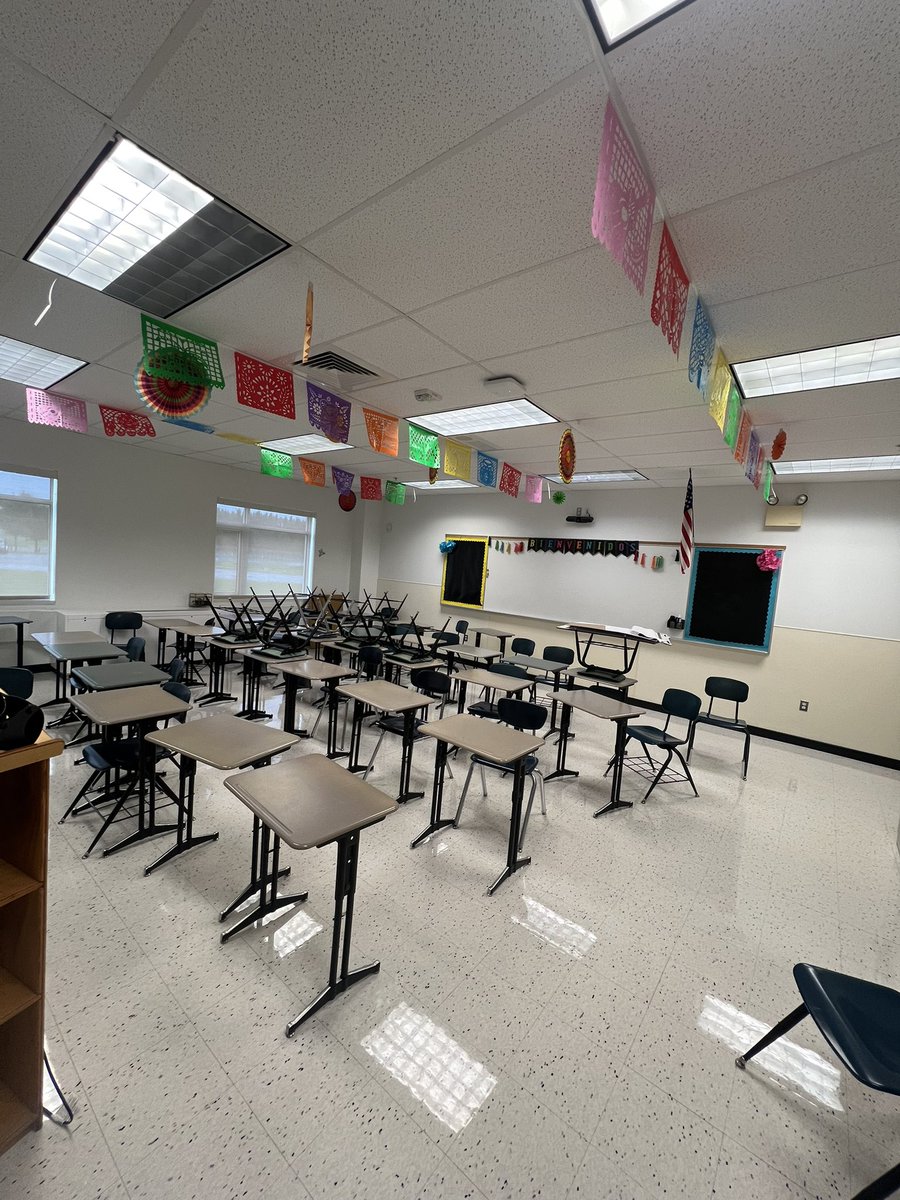 ¡Hola! I found out that I will be split between my current building and another HS this year &amp; I will be responsible for 2 classrooms. 

If anyone can support me in preparing my new classroom, I appreciate it! Gracias por su apoyo 💕 

amazon.com/hz/wishlist/ls…