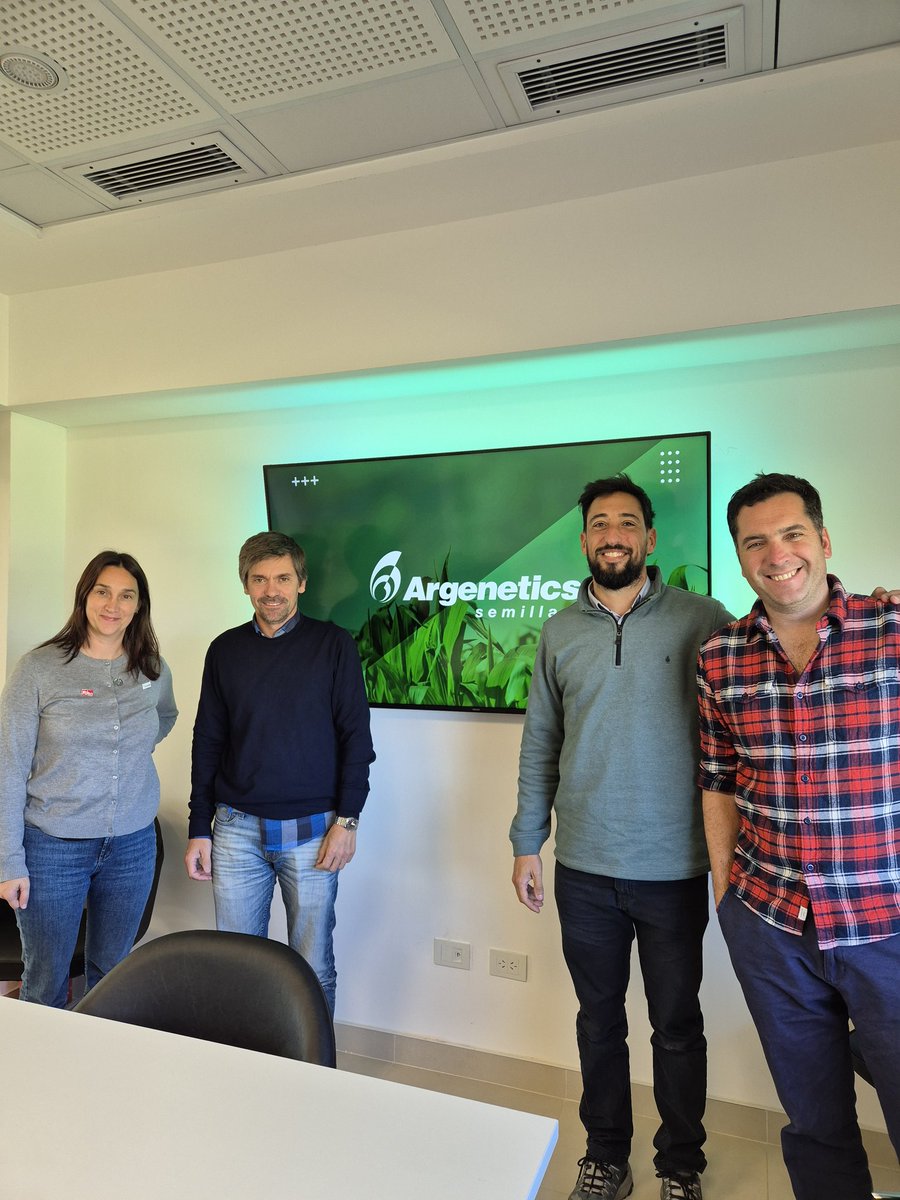 Muchas gracias <a href="/OficialGimuce/">GIMUCE</a> <a href="/dm_guido/">Guido Di Mauro</a> + J A Gerde
Reunión en nuestra Cpo Experimental,  Colon. BA
🌱🌻🌽🔜🇦🇷