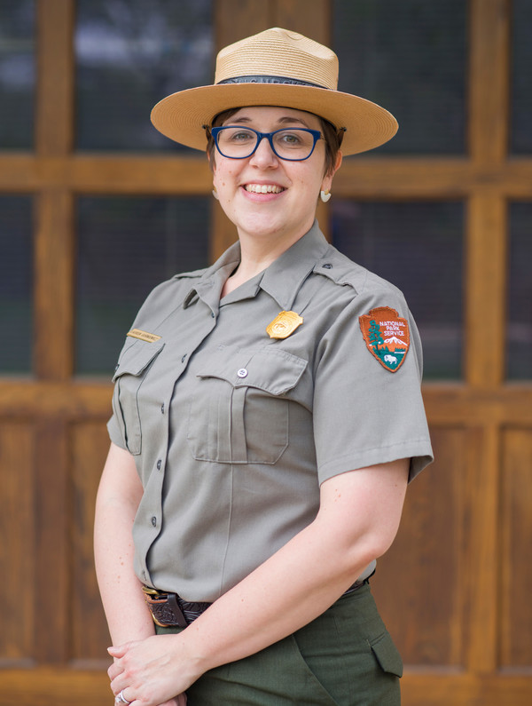 logo_knives's tweet photo. https://t.co/pRKQSqPhgm #EngravedBuckKnives Celebrates National Park Service Founders Day https://t.co/EPAaoOHylk