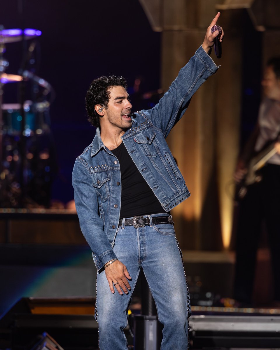 JiffyLube_Live's tweet photo. GREETINGS FROM YOUR HOMETOWN ❤️ @jonasbrothers in Bristow!

📸Alyssa Howell https://t.co/NWrbQYn3bX