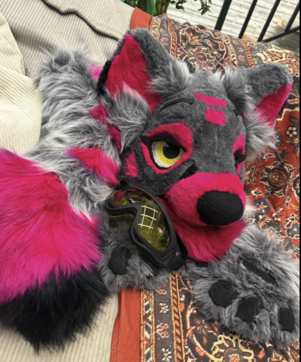 SnaxTheYeen's tweet photo. Just found out my face is in the mail!!! Which means I should have it in time for some fall/winter events! #SnaxAttacks #yeen #hyenergy https://t.co/I0ZLQULylo
