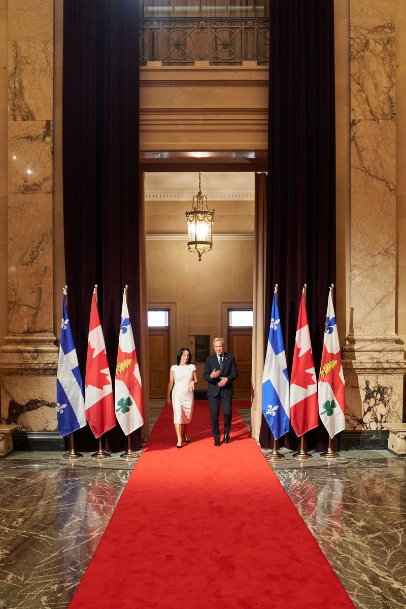 Val_Plante's tweet photo. Très heureuse d’avoir accueilli le premier ministre @MarkJCarney à l’hôtel de ville pour sa première visite municipale au pays, et la toute première depuis la réouverture de l’hôtel de ville. Cet échange a été l’occasion de discuter de priorités partagées : l’habitation, nos infrastructures et le développement économique de Montréal dans le contexte de la guerre commerciale. Notre administration a toujours misé sur une collaboration forte avec le gouvernement pour développer des milieux de vie abordables, durables et accessibles en transport collectif. #polmtl