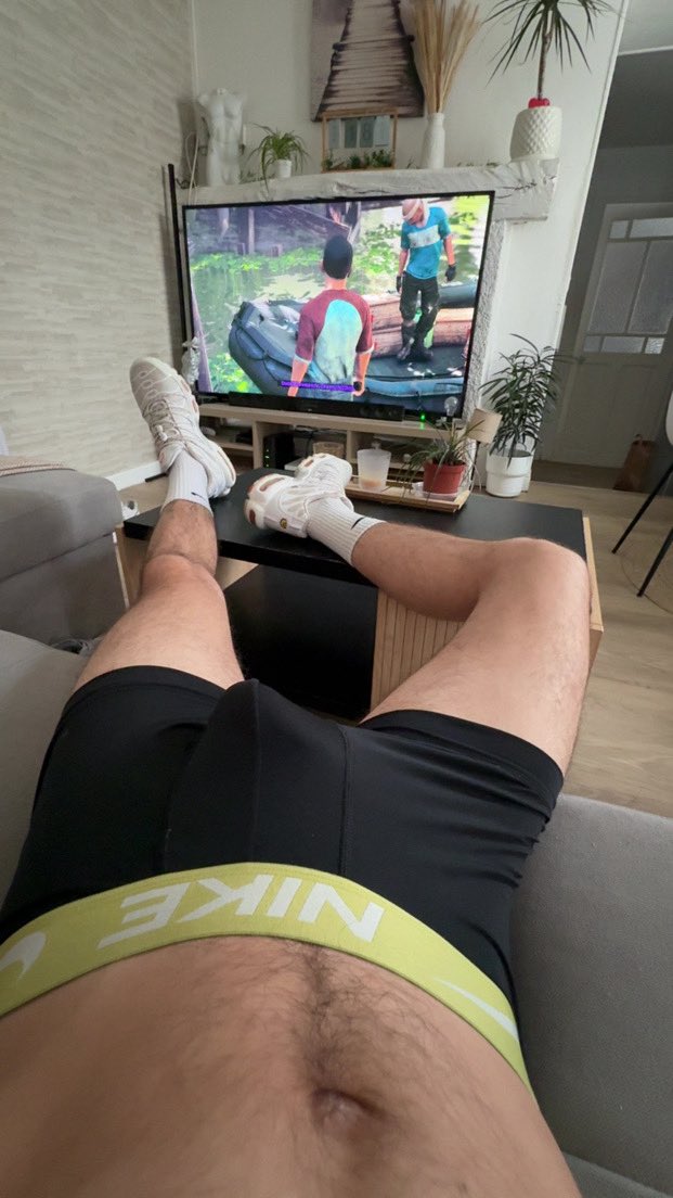 Este_rent's tweet photo. Qui nous rejoins ? 🔥🔥👟

#gay #gaycouple #bulge #nfsw https://t.co/ynzpGXrklL