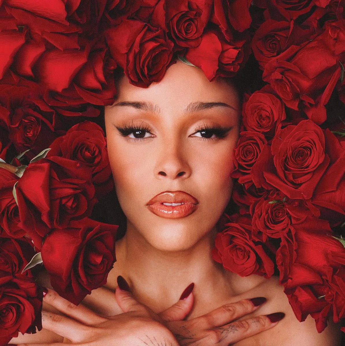 PopBase's tweet photo. Doja Cat says the vinyl cover she unveiled today is not the album cover for ‘Vie.’

She reveals she has not shot the cover yet. https://t.co/SSN1hiqwP3