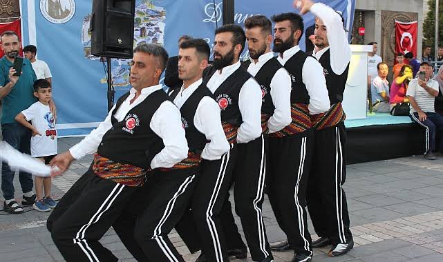 Fenerbahçe bir şeyler deniyor. 
#FBvSLB