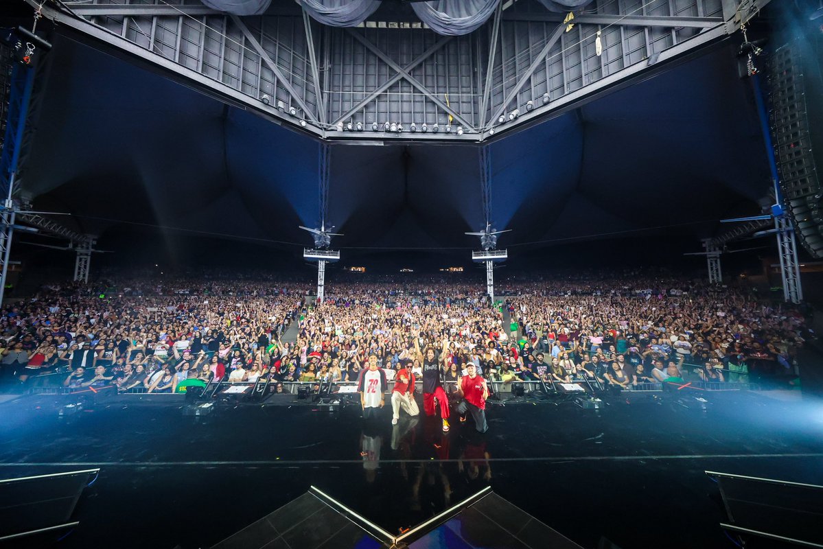 Big Time Rush (@bigtimerush) on Twitter photo Texas turned it all the way up! 🤯 Thank you <a href="/JordinSparks/">Jordin Sparks</a> for making it extra special! Texas turned it all the way up! 🤯 Thank you <a href="/JordinSparks/">Jordin Sparks</a> for making it extra special!