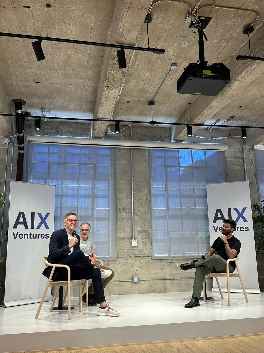 realRileyMunks's tweet image. Great panel with @aixventureshq’s @shaunbjohnson and @chrmanning speaking with @WisprFlow’s founder @tankots on why voice is poised to be the dominant interface between humans and machine. 

Full video coming soon.