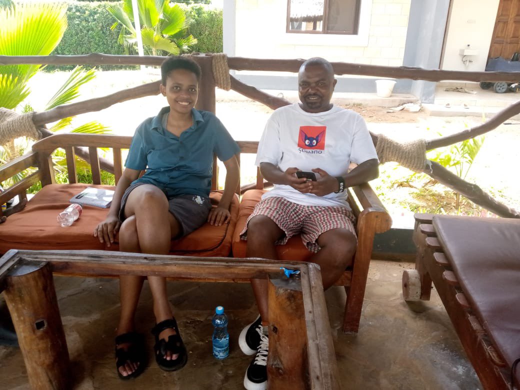 AttentionToken's tweet photo. 700km from Nairobi β Kilifi for #ETHat10 π°πͺ
Our BAT Ambassador @stanmunyasia repped @brave + $BAT, connected with @eigencloudβs East Africa lead, and shared some $GUANO with the community.
Love seeing our community show up & support the ecosystem. π±β€οΈ https://t.co/VnV6QOs7Iu