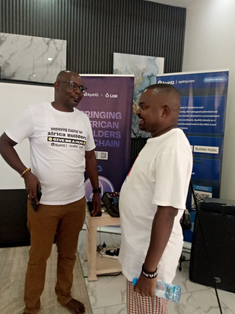 AttentionToken's tweet photo. 700km from Nairobi β Kilifi for #ETHat10 π°πͺ
Our BAT Ambassador @stanmunyasia repped @brave + $BAT, connected with @eigencloudβs East Africa lead, and shared some $GUANO with the community.
Love seeing our community show up & support the ecosystem. π±β€οΈ https://t.co/VnV6QOs7Iu