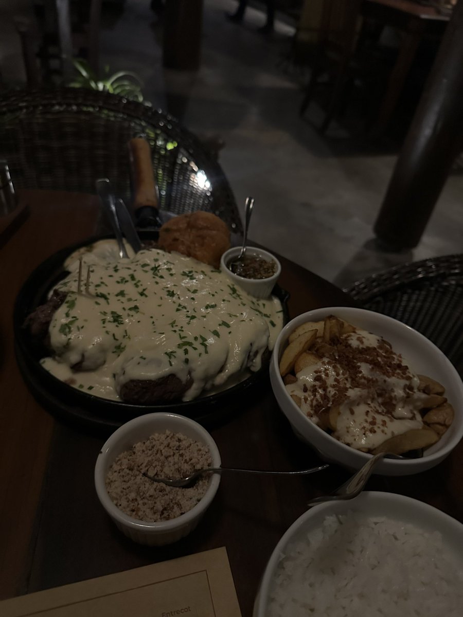CaduKoehler's tweet photo. @Manu3ssd Robar es fácil.

¿Tienes algo de comer?🤏🤏🤏 https://t.co/Np7AdmxTt8