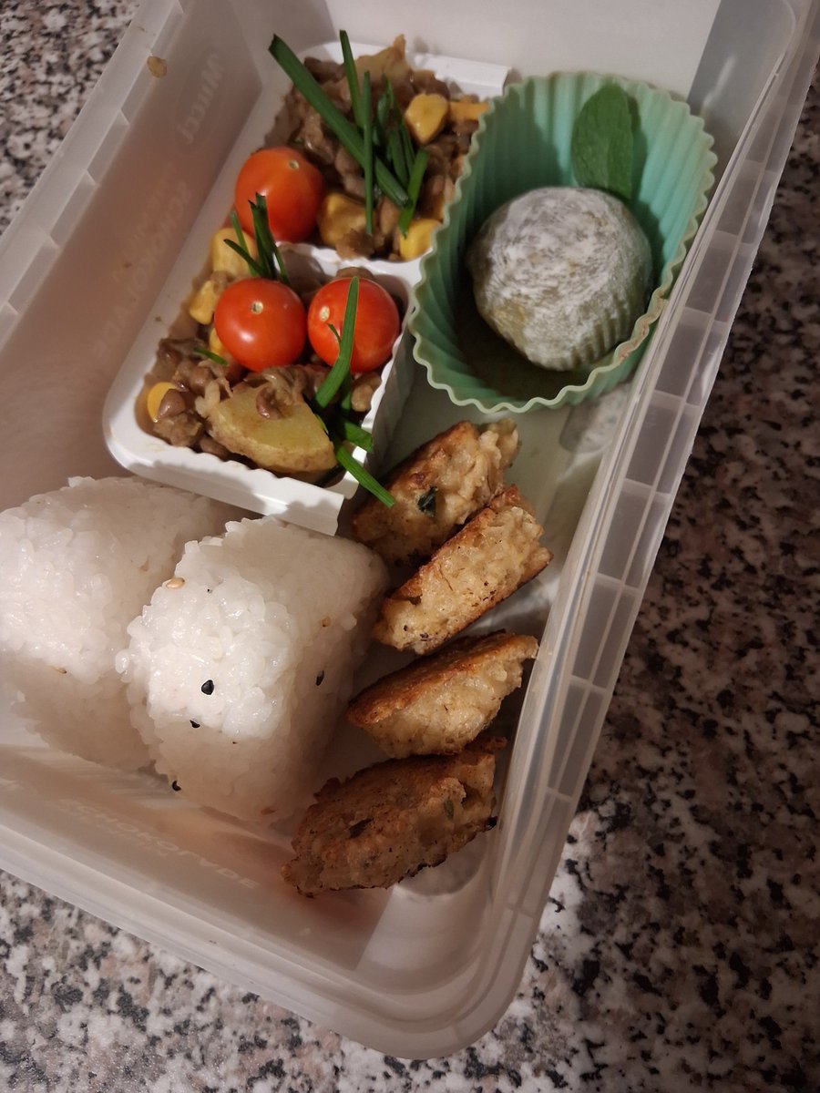 Tora 🐥🐧 (@toraschiep) on Twitter photo Essen für die nächsten 2 Tage gesichert ^^ Essen für die nächsten 2 Tage gesichert ^^