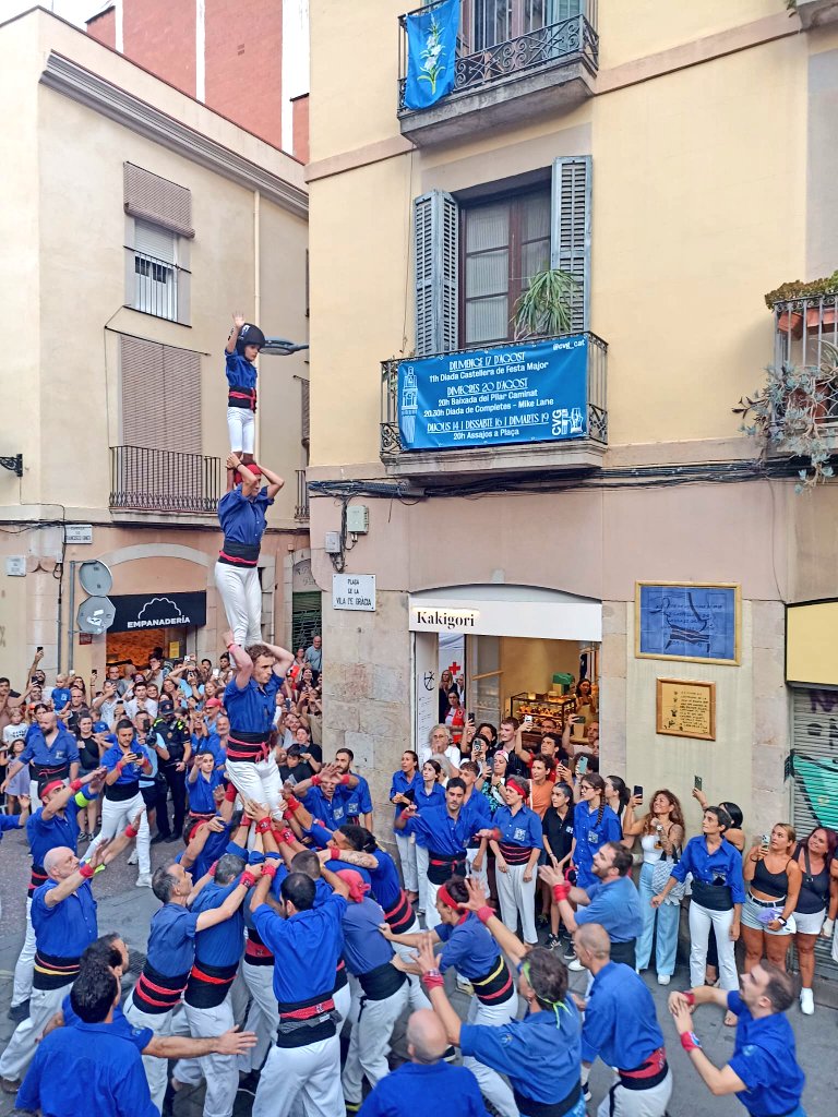 cvg_cat's tweet photo. Avui a la diada de Completes - Mike Lane hem entrat a Plaça de la Vila amb el pilar caminat!

#castells #AixòFaGràcia #FMGràcia25 https://t.co/Q4Qw5roiAk
