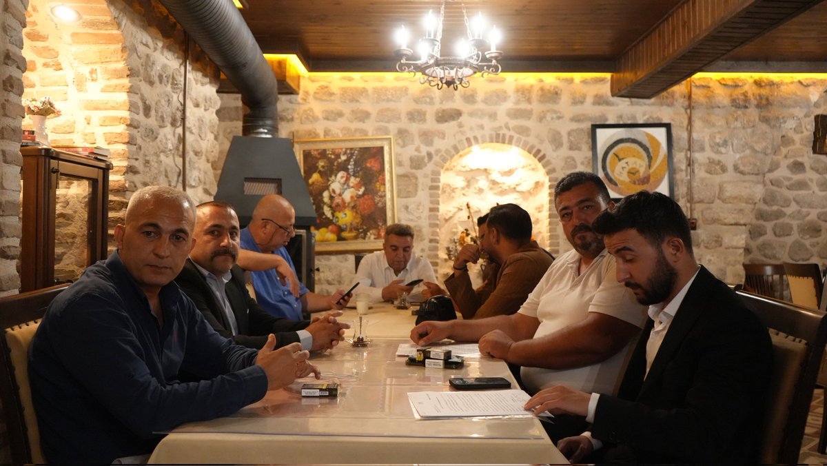 📍Hatay

Hatay Milletvekilimiz Şefik Çirkin, Hukuk ve Seçim İşleri Başkan Yardımcımız Ahmet Çabukel, İl Başkanımız Nazmi Ceylan, İlçe Başkanlarımız ve İl-İlçe Teşkilat mensuplarımızla bir araya gelerek istişare toplantımızı gerçekleştirdik.

Bugün Hatay’da bir kez daha gördük ki;