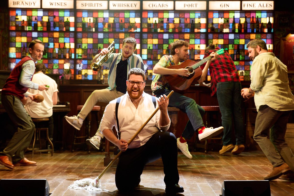 The producers of Olivier-nominated international stage The Choir of Man have announced an extension for the hit musical, which will now play at the Arts Theatre until 4 January 2026. 
📸 Mark Douet