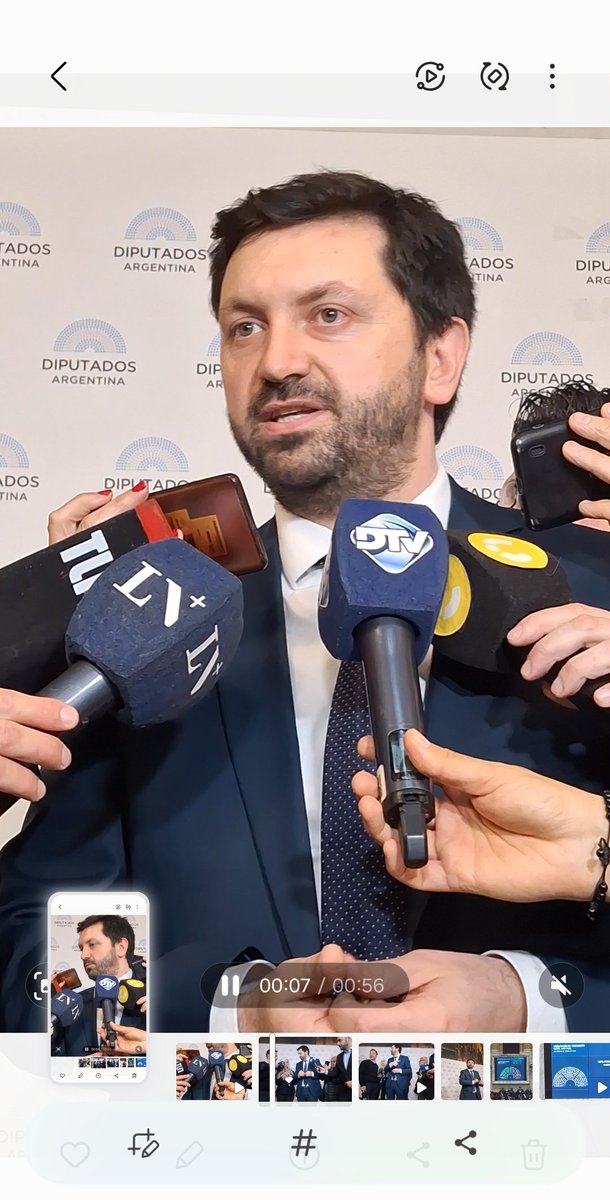 dipdemocraciaps's tweet photo. RECHAZO AL VETO DE LA LEY DE EMERGENCIA EN DISCAPACIDAD 

@PabloJulianoLP

"Los héroes fueron a parar a cualquier lugar. Esa política de blindaje no sirve porque muestra a un gobierno enseguecido, enamorado de sí mismo"

«El otro día cuando empujaban a una mamá acá, que estaba defendiendo el tema de discapacidad, nadie tuvo tiempo de preguntar si estaba afiliada a La Libertad de Avanza, al kirchnerismo o al radicalismo. Yo la verdad que desde que llegué al Congreso desestimo todos esos argumentos de que esto tiene nombre y apellido o el kirchnerismo puede ser dueño de esto. El kirchnerismo cuando gobernó no actualizó para nada las prestaciones de discapacidad. Estas prestaciones no se actualizan durante todo el 2023 que hubo más de 200 puntos de inflación. Así que este saco le cabe al último año del kirchnerismo de Alberto Fernández y le entra de lleno 2024 y 2005 a La Libertad de Avanza. Así que ese argumento no sirve» 

«Claramente va a haber reconfiguración de los espacios políticos. Va a haber efectos políticos después de la ruptura de este veto. Es decir, los héroes fueron a parar a cualquier lugar. Esa política de blindaje no sirve porque muestra a un gobierno enseguecido, enamorado de sí mismo». 

"Evidentemente deja al desnudo un gobierno que subestimó al Congreso, que el Presidente cuando usa la cadena nacional me hace acordar a Cristina Fernández de Kirchner para insultarnos, para tratarnos de golpistas y en realidad creo que la agenda quedó completamente entendida, que es para defender a la gente que le está pasando mal»