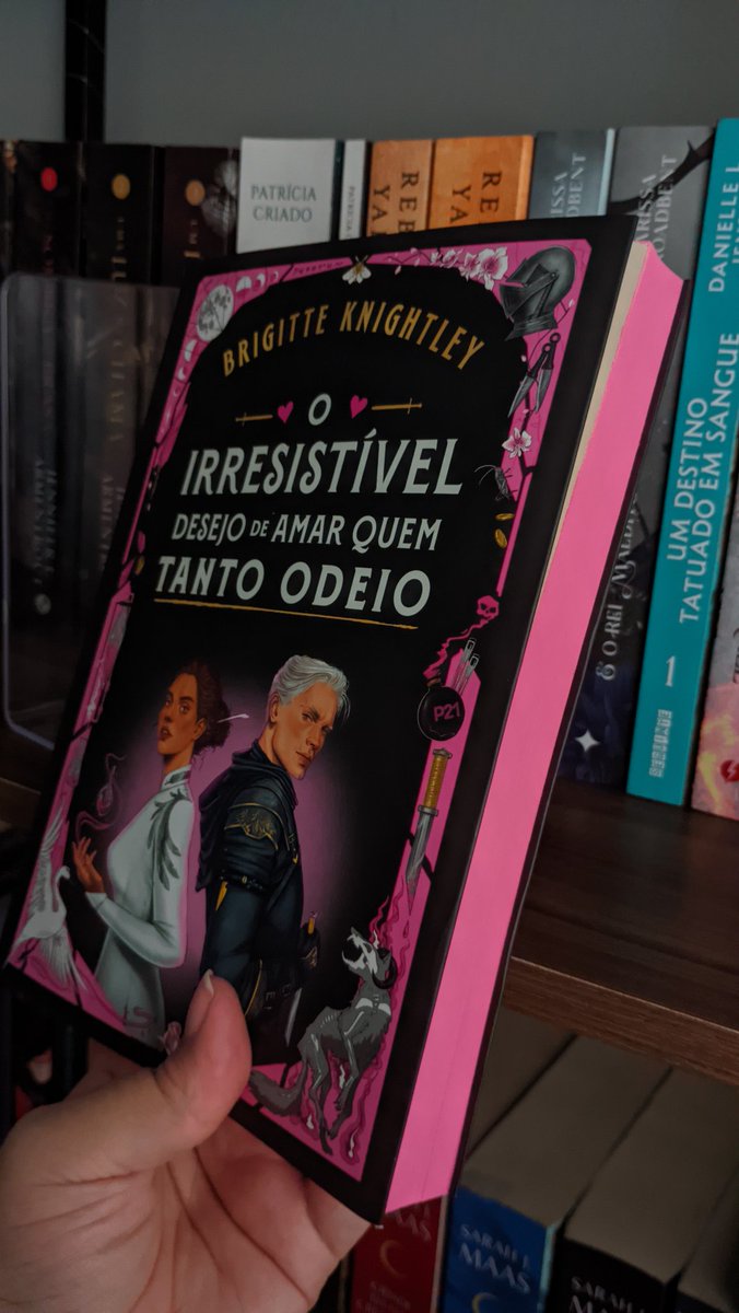 Pintei a lateral de um livro novo e mostrei num grupo de leitoras que faço parte, me disseram que quando eu for vender meus livros ninguém vai querer por estar pintado, agora tô em dúvida...
É normal as pessoas comprarem livros já pensando em vender eles no futuro?