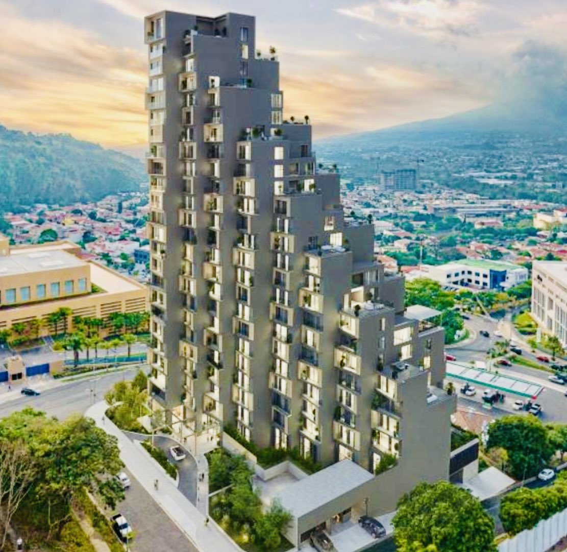 LRodriguez_SV's tweet photo. 🇸🇻 INVERSIÓN. 
Hemos realizado -junto a @CASALCOsv- una supervisión técnica al Proyecto Origin. Una inversión que supera los 45 millones d/d en La Libertad Este por parte de la desarrolladora Sforma. 
Origin forma parte de un portafolios de inversión a corto plazo de 2 proyectos adicionales que suman alrededor 160 millones d/d, y que a largo plazo logren superar los 2mil millones d/d en más proyectos -que ya estamos analizando-.
Origin es un potente generador de empleos el cual llegará a superar los 600 puestos.
