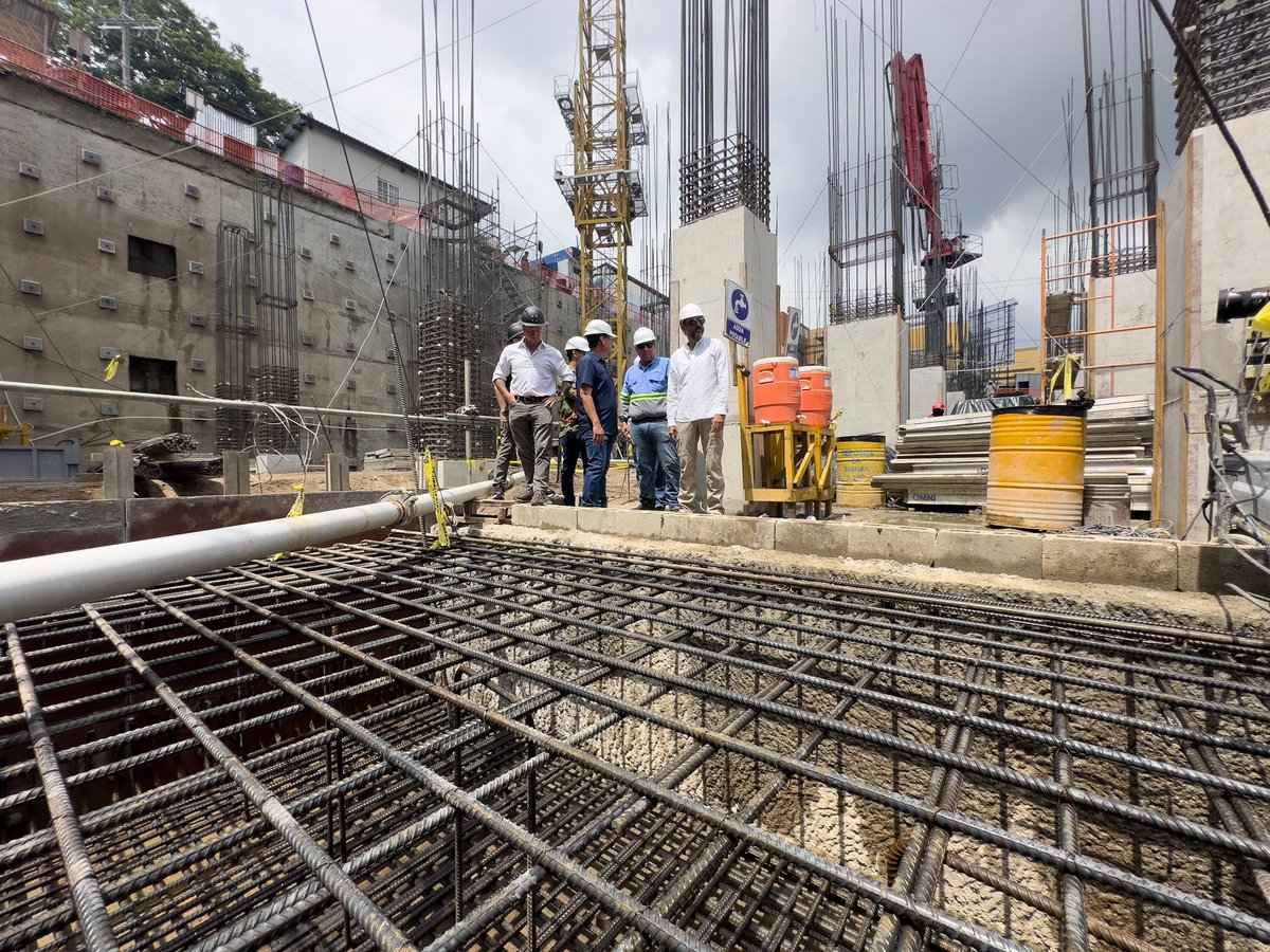 LRodriguez_SV's tweet photo. 🇸🇻 INVERSIÓN. 
Hemos realizado -junto a @CASALCOsv- una supervisión técnica al Proyecto Origin. Una inversión que supera los 45 millones d/d en La Libertad Este por parte de la desarrolladora Sforma. 
Origin forma parte de un portafolios de inversión a corto plazo de 2 proyectos adicionales que suman alrededor 160 millones d/d, y que a largo plazo logren superar los 2mil millones d/d en más proyectos -que ya estamos analizando-.
Origin es un potente generador de empleos el cual llegará a superar los 600 puestos.