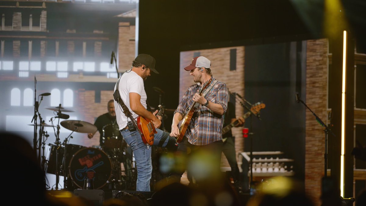 lukebryan tweet picture